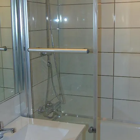Renove A Avec Balcon, Animaux Acceptes, Parking - Fr-1-517-54 Chamonix