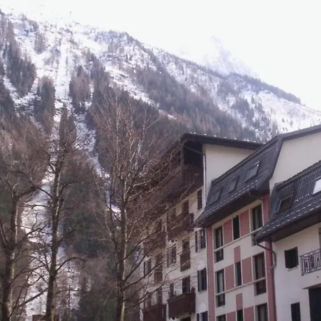 Renove A Avec Balcon, Animaux Acceptes, Parking - Fr-1-517-54 Chamonix